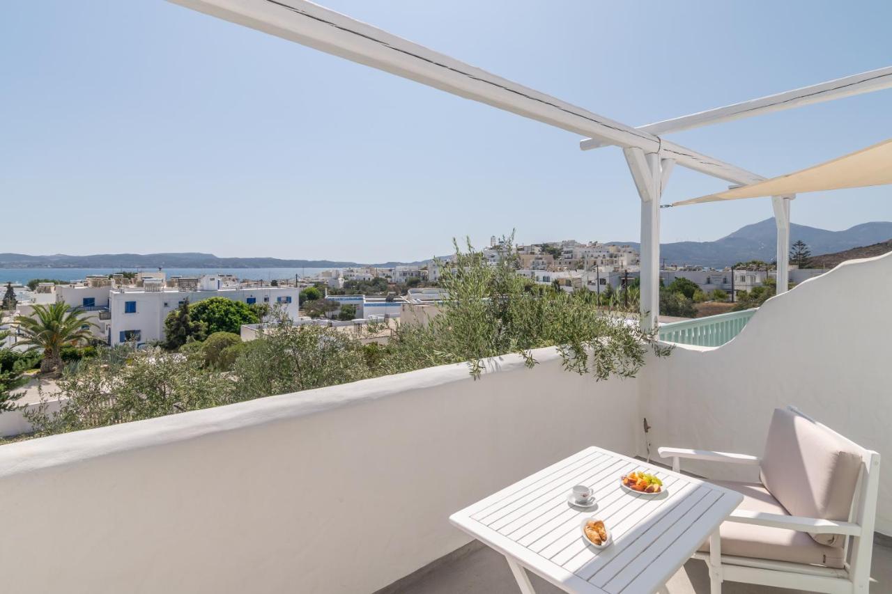 Thalassitra Private Pool Suites Adamantas  Exterior photo