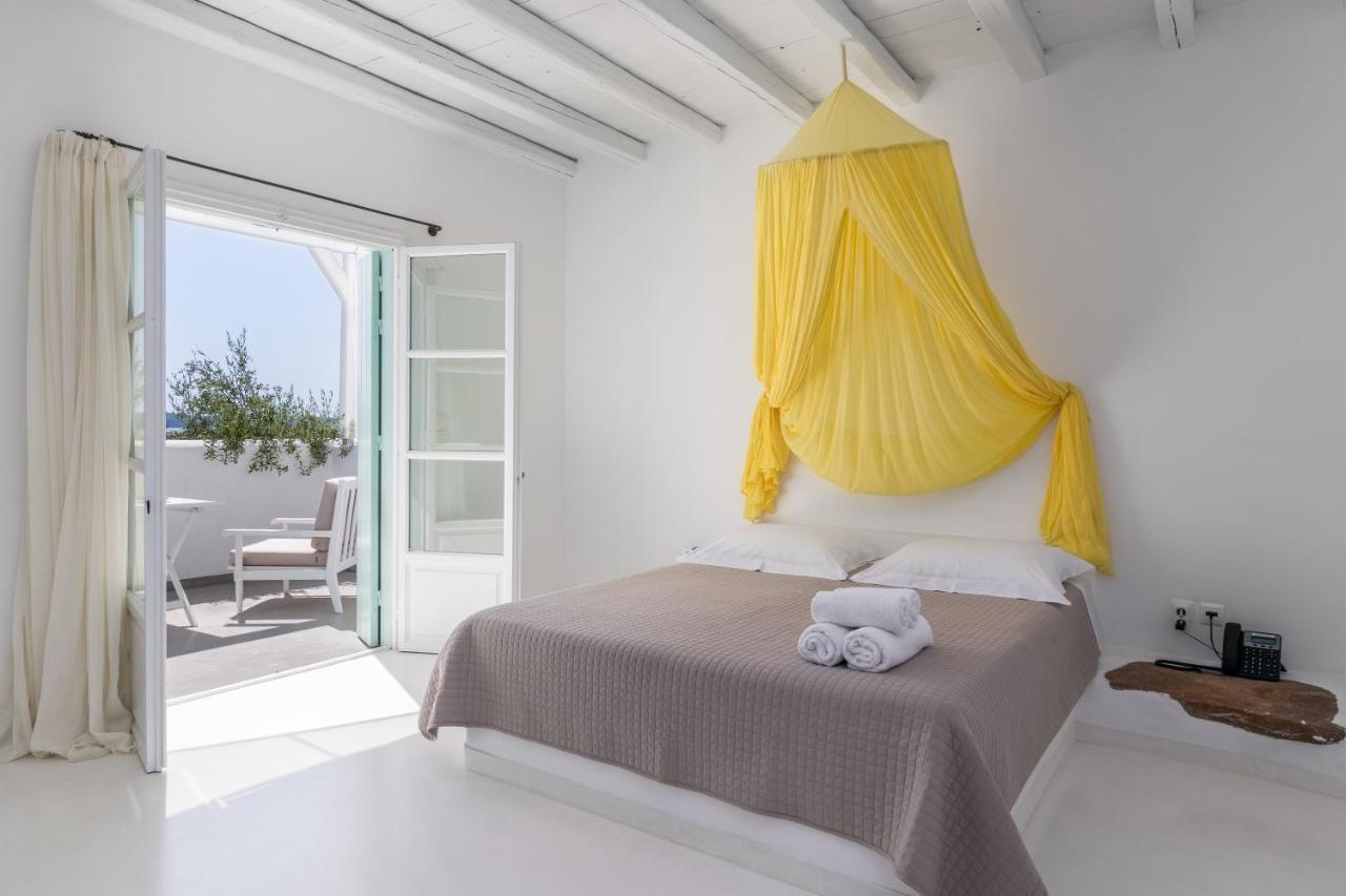 Thalassitra Private Pool Suites Adamantas  Exterior photo