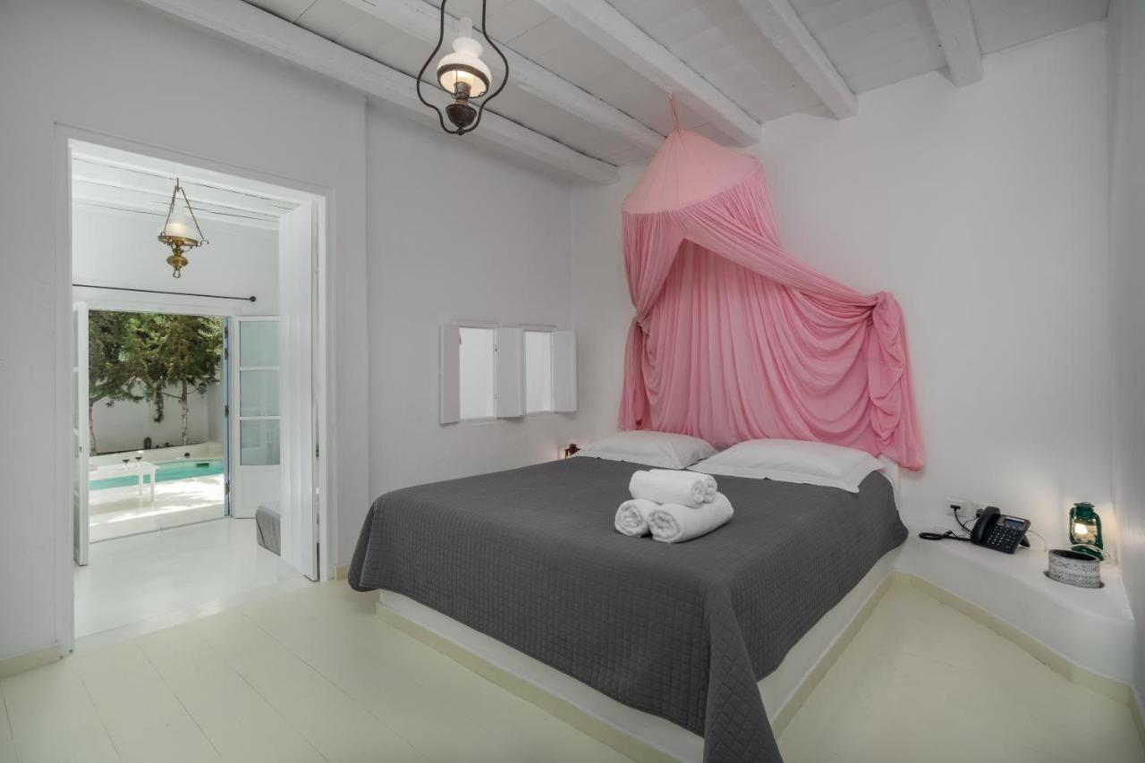 Thalassitra Private Pool Suites Adamantas  Exterior photo