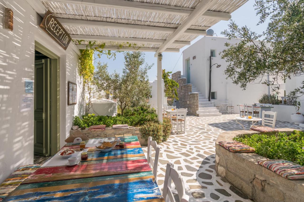 Thalassitra Private Pool Suites Adamantas  Exterior photo
