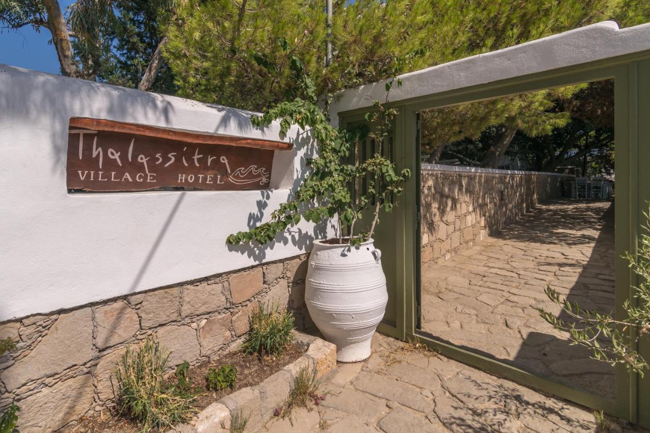 Thalassitra Private Pool Suites Adamantas  Exterior photo