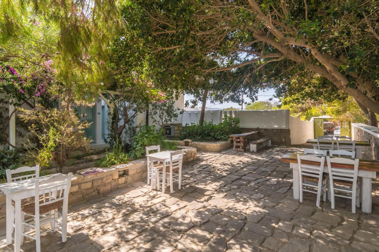 Thalassitra Private Pool Suites Adamantas  Exterior photo