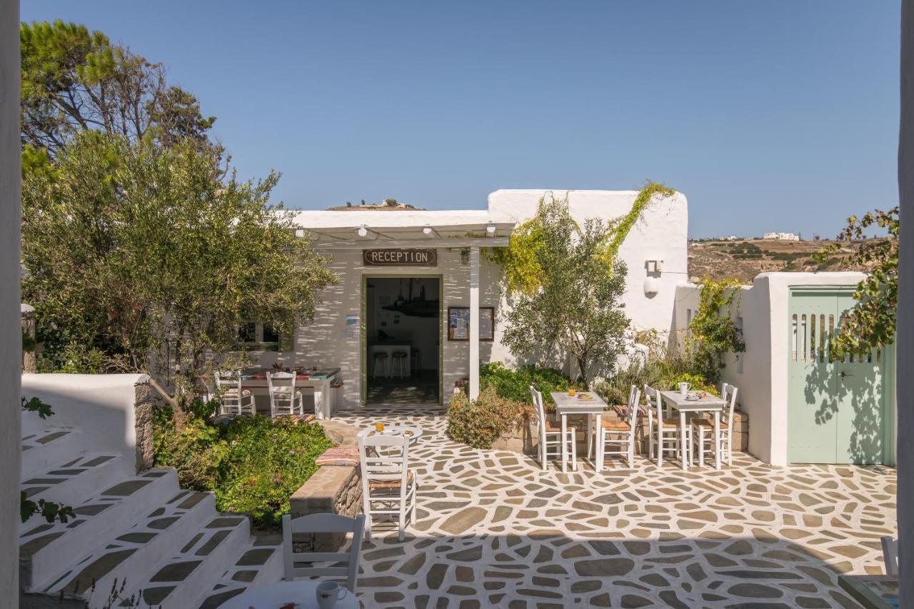 Thalassitra Private Pool Suites Adamantas  Exterior photo