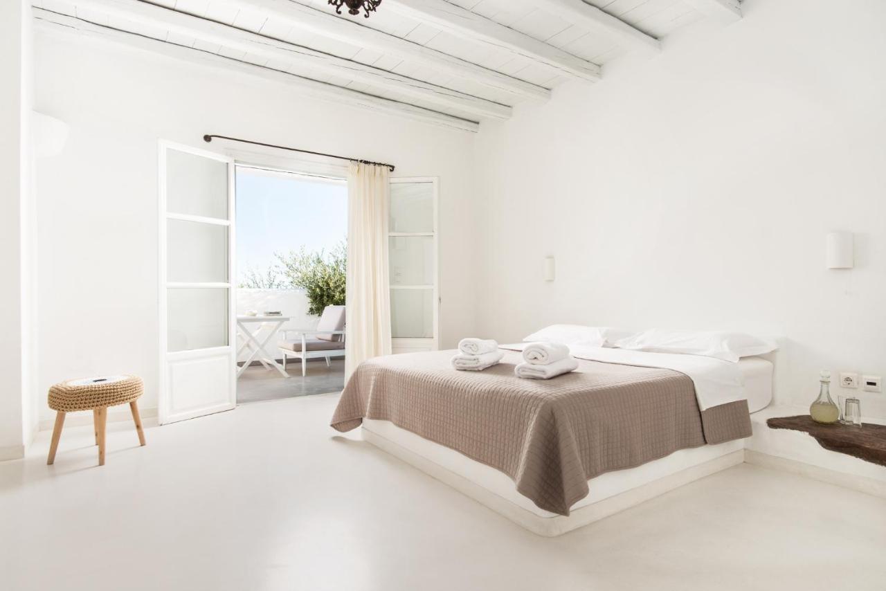 Thalassitra Private Pool Suites Adamantas  Exterior photo