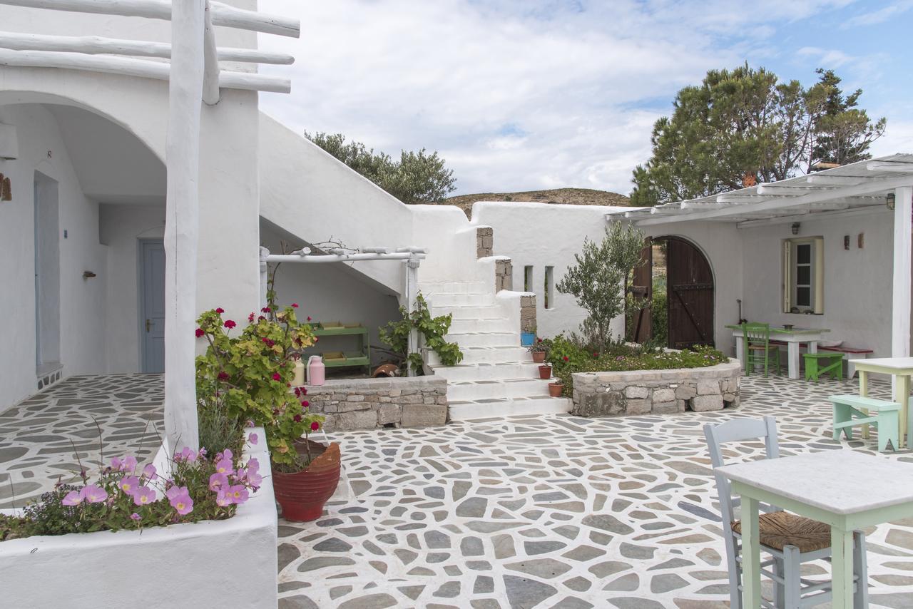 Thalassitra Private Pool Suites Adamantas  Exterior photo