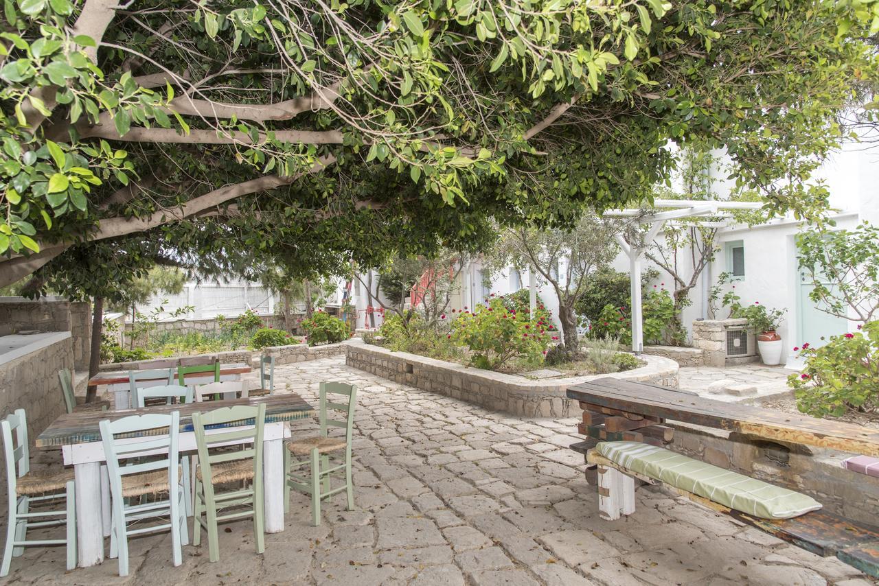 Thalassitra Private Pool Suites Adamantas  Exterior photo