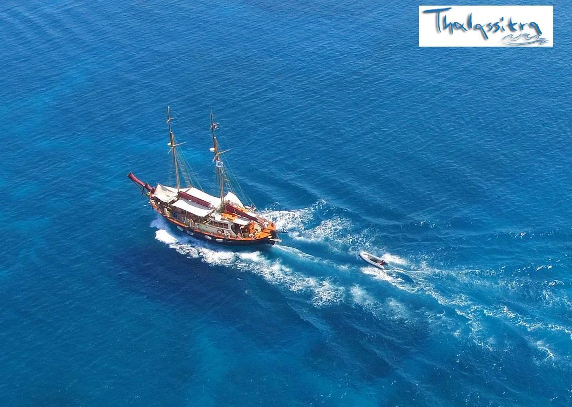 Thalassitra Private Pool Suites Adamantas  Exterior photo