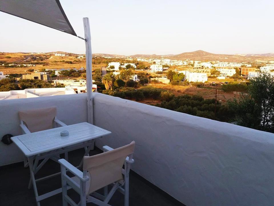 Thalassitra Private Pool Suites Adamantas  Exterior photo